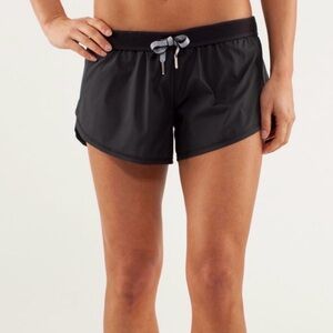 Lululemon Run Roll Down Short
Black Size 6